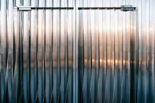 Caillebotis aluminium : légèreté, alliages et rigidité