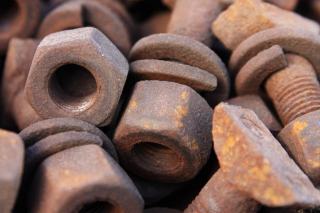 Corrosion caillebotis : catégories C1 à CX et contacts